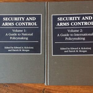 Security and Arms Control Vol.1 & Vol.2 Edward Kolodziej Patrick Morgan